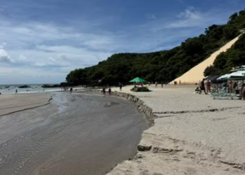 Engorda de Ponta Negra perde quase 40% da areia em 1 ano, diz estudo
