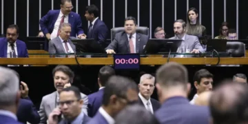 PL e PT lideram assinaturas para CPIs sobre Banco Master no Congresso