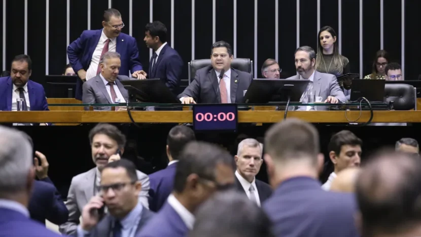 PL e PT lideram assinaturas para CPIs sobre Banco Master no Congresso