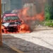 Carro pega fogo em via pública em Mossoró
