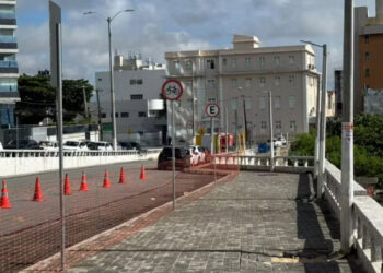 Prefeitura de Natal interdita trecho da Getúlio Vargas para avaliar estrutura de muro de contenção