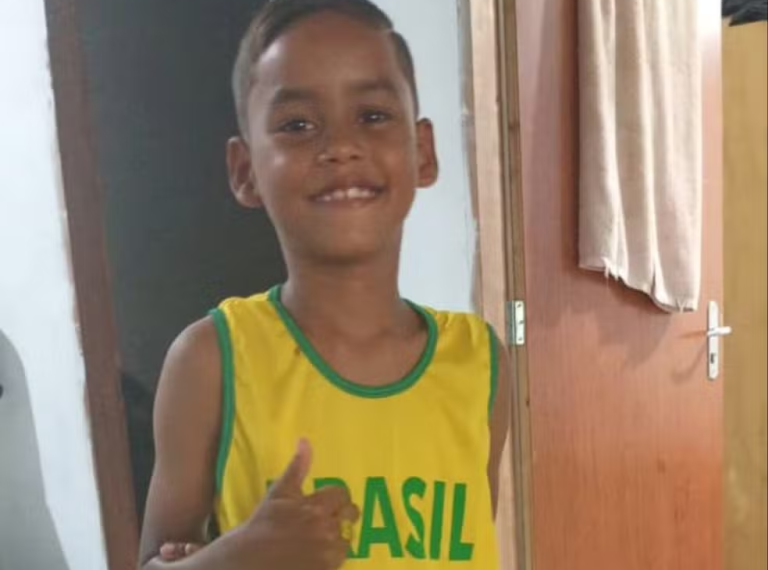 Criança de 8 anos morre após disparo dentro de casa em Natal; polícia investiga arma de calibre restrito na residência