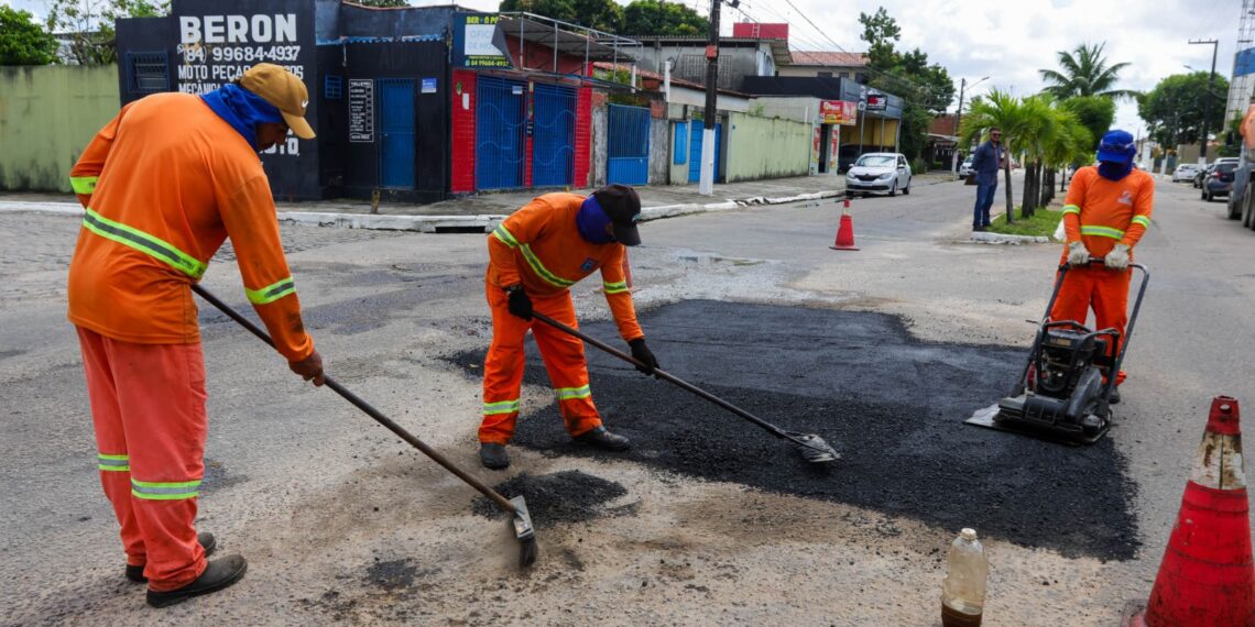 Prefeitura de Parnamirim segue realizando manutenção asfáltica no município, agora em Parque Industrial