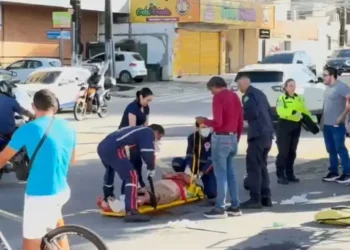 Motociclista é arremessado após avançar sinal nos cruzamentos das avenidas Antônio Basílio e Romualdo Galvão