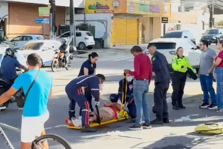 Motociclista é arremessado após avançar sinal nos cruzamentos das avenidas Antônio Basílio e Romualdo Galvão