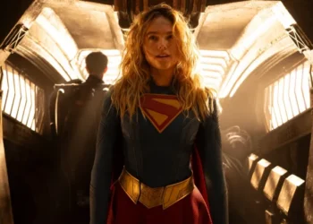Supergirl chega intensa, inigualável e emocionalmente visceral