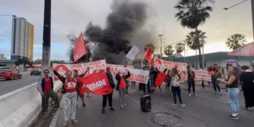 Protesto bloqueia via marginal da BR-101 em Natal
