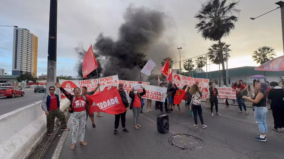 Protesto bloqueia via marginal da BR-101 em Natal