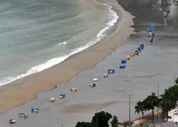 Engorda de Ponta Negra volta a alagar e reforça debate sobre falhas de drenagem