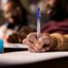 Brasil ainda convive com 8,4 milhões de analfabetos e expõe fracasso persistente da educação básica