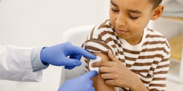 SUS amplia proteção contra meningite e pneumonia com nova vacina no calendário infantil