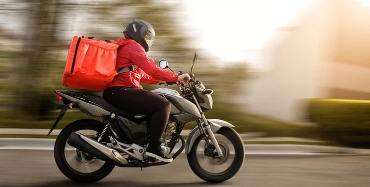 Governo prepara crédito para motociclistas de aplicativo e aposta em modelo que amplia dependência do trabalho por plataformas
