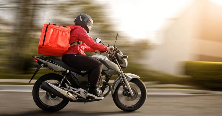Governo prepara crédito para motociclistas de aplicativo e aposta em modelo que amplia dependência do trabalho por plataformas