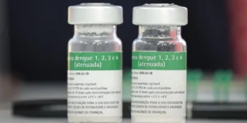 Vacina da dengue é suspensa para investigação, mas especialistas reforçam segurança do imunizante