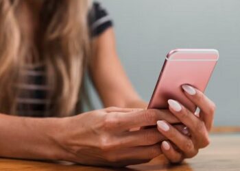 Operadora de telefonia é condenada a indenizar cliente que recebeu cobranças por serviço que não contratou