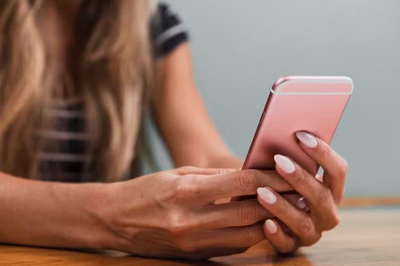 Operadora de telefonia é condenada a indenizar cliente que recebeu cobranças por serviço que não contratou