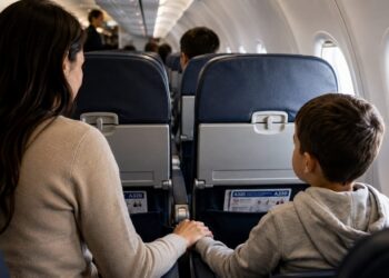Companhia aérea pode cobrar para criança sentar ao lado dos pais?