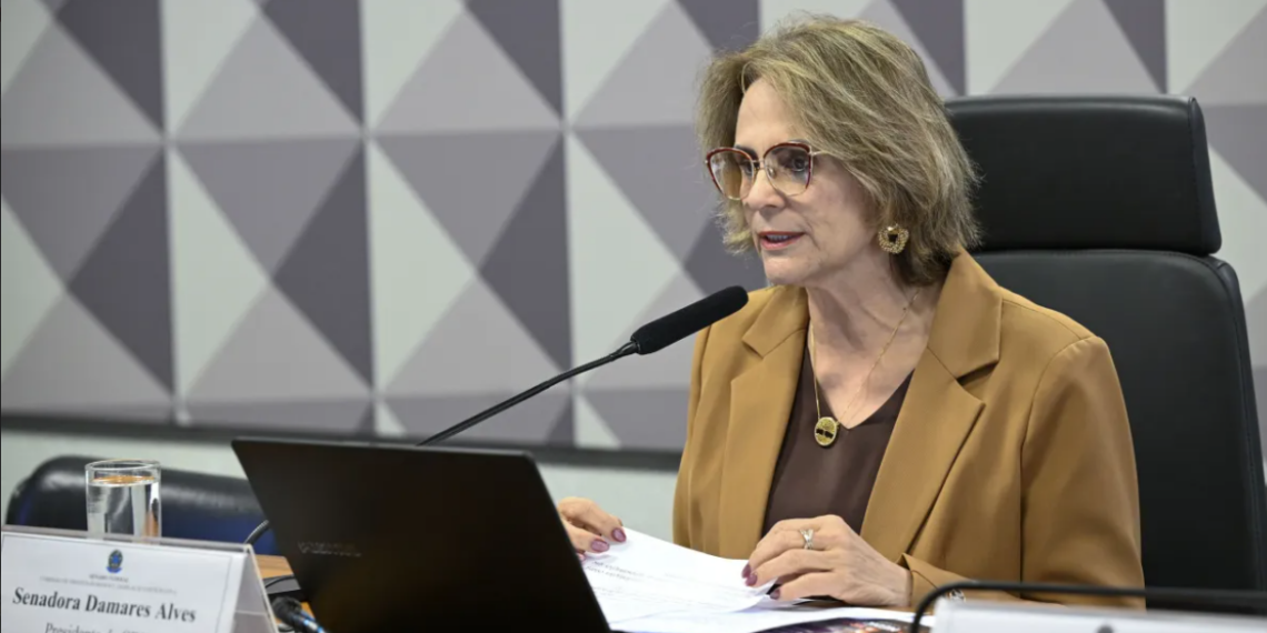 Damares diz que faltará ao evento feminino de Flávio após vídeo de Michelle