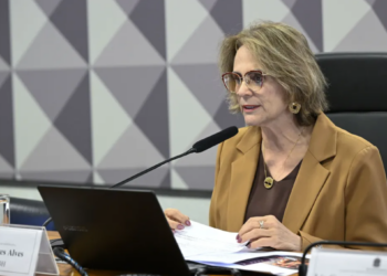 Damares diz que faltará ao evento feminino de Flávio após vídeo de Michelle