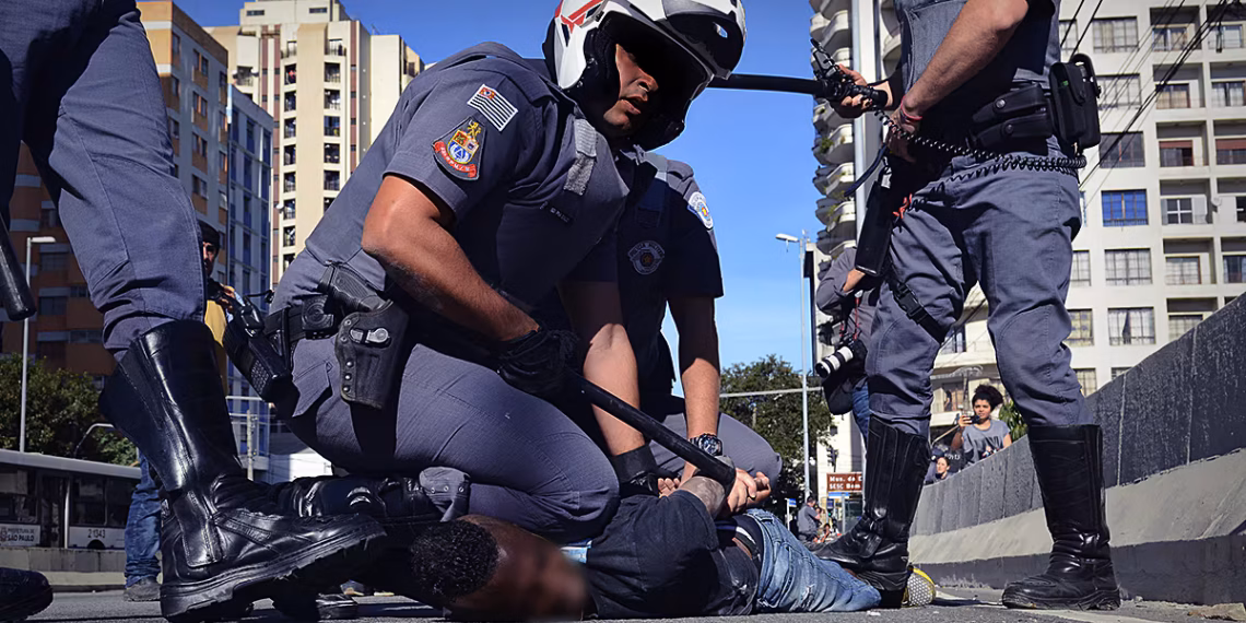 Vergonha: 08 em cada 10 mortos em ações policiais no Brasil são negros, aponta relatório