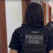 Mulher é presa suspeita por estupro de vulnerável contra uma adolescente da mesma família em Parnamirim