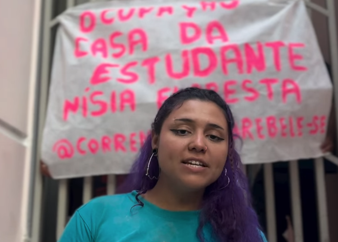 Prédio da Casa da Estudante é ocupado por manifestantes na Cidade Alta. Veja vídeos