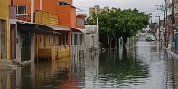 VÍDEO: Chuvas intensas causam novo alagamento em ponto crítico no bairro das Rocas