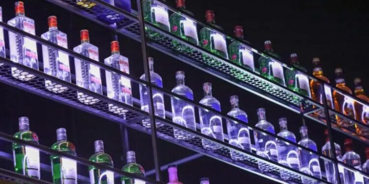 Boate de Natal é notificada após denúncias de adolescentes consumindo álcool no local