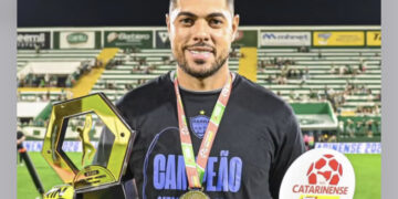 Goleiro cria do América deixa o Barra para jogar no futebol europeu