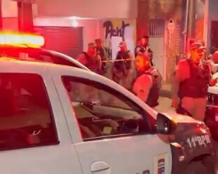 VÍDEO: Homens armados invadem estabelecimento e deixam dois mortos e grávida ferida em Natal