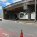 Cratera interdita faixa e afeta trânsito no Viaduto da Urbana