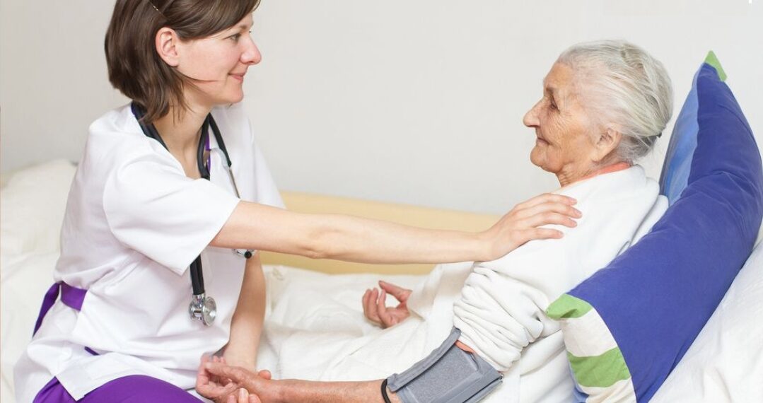 Pesquisa da UFRN recruta idosas para estudo sobre osteosarcopenia