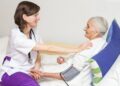 Pesquisa da UFRN recruta idosas para estudo sobre osteosarcopenia