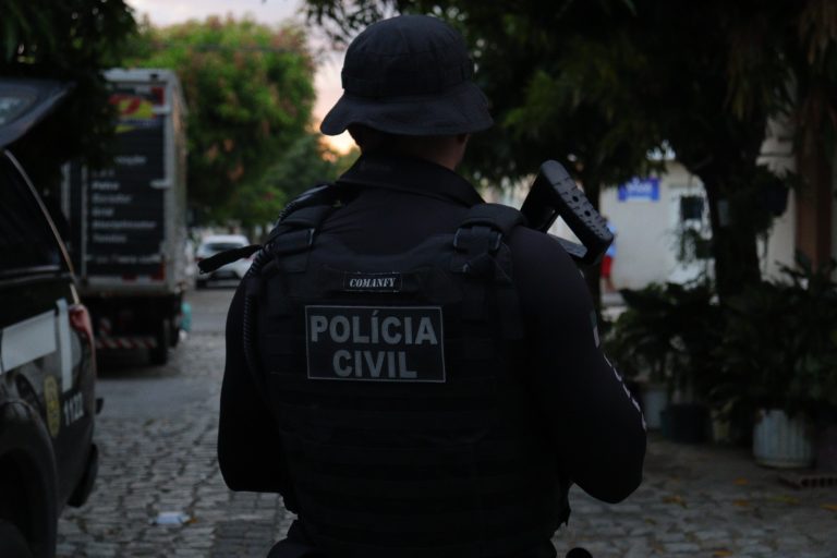 Esquema de óleo automotivo desviado leva Polícia Civil a casal e pais de suspeito na Grande Natal após prejuízo de R$ 300 mil