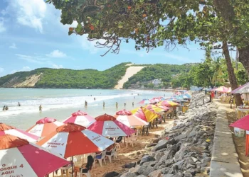 Ambulantes e barracas de praia deverão portar apitos para alertar casos de afogamento em Natal