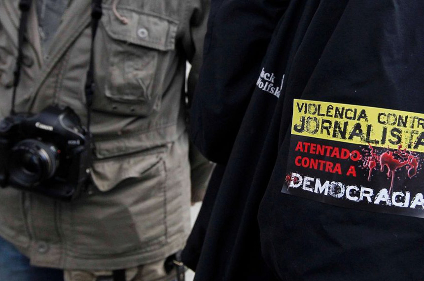 Ataques contra jornalistas preocupam autoridades às vésperas das eleições de 2026