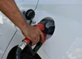 Preço da gasolina registra queda de R$ 0,20 na Refinaria Clara Camarão