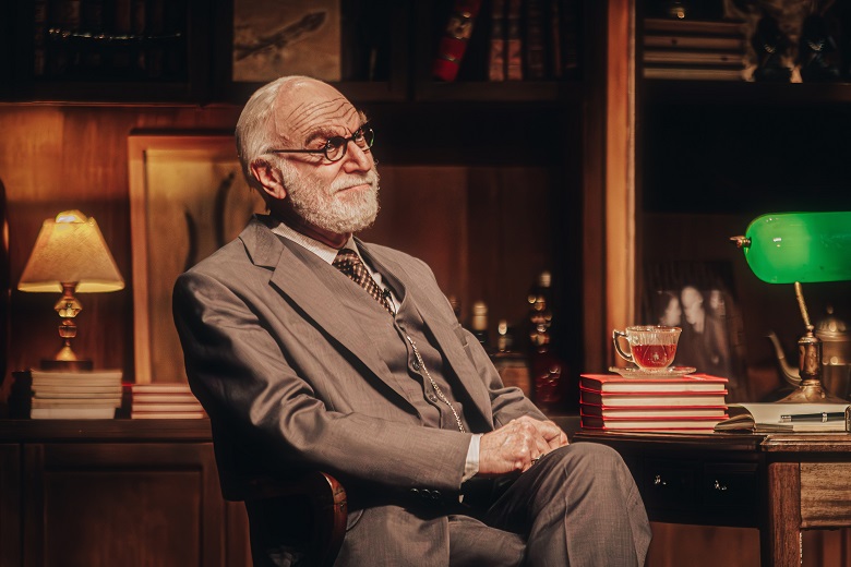 Espetáculo “A Última Sessão de Freud” volta a Natal em duas apresentações no Teatro Riachuelo