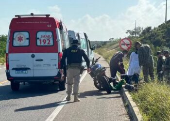 Acidente entre motos e bicicleta deixa quatro feridos na BR-101 na Grande Natal