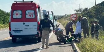 Acidente entre motos e bicicleta deixa quatro feridos na BR-101 na Grande Natal
