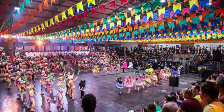 Festival de Quadrilhas de Natal abre competição no Palácio dos Esportes