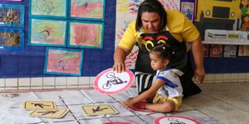 Agosto Verde: crianças do CMEI Maria Leonor participam de ação educativa sobre trânsito em Parnamirim