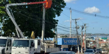 Cosern interdita faixa na Av. João Medeiros Filho e suspende energia em imóveis para serviço em Natal