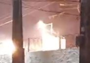 VÍDEO: Homem sobe em poste, toca em fios e morre eletrocutado dentro de motel em Natal