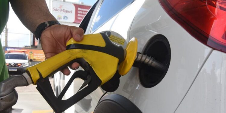 Gasolina da refinaria potiguar sobe 53% no ano e sai R$ 1,31 acima do preço médio da Petrobras