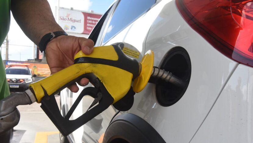 Gasolina da refinaria potiguar sobe 53% no ano e sai R$ 1,31 acima do preço médio da Petrobras