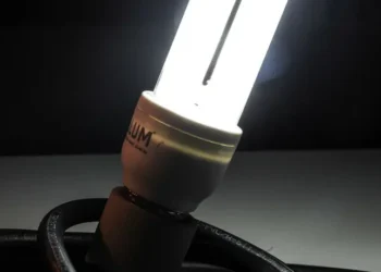 Bandeira tarifária de energia elétrica permanecerá amarela em setembro. Entenda