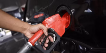 Gasolina com 32% de etanol chega aos postos; veja como proteger seu carro