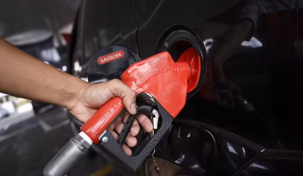 Gasolina com 32% de etanol chega aos postos; veja como proteger seu carro
