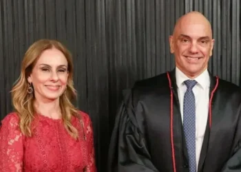 Moraes enviou 4 mensagens autodestrutivas a Vorcaro no dia em que o banqueiro foi preso no aeroporto de Guarulhos